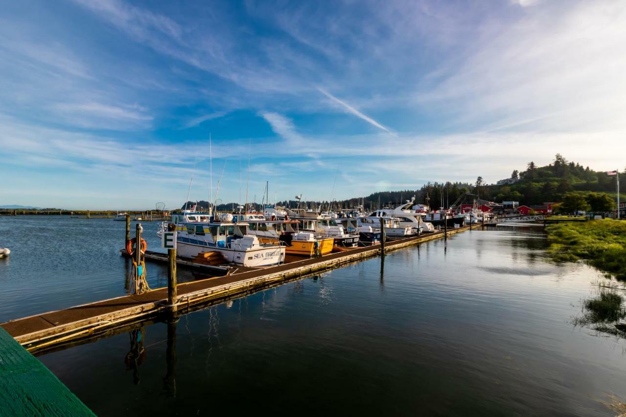 At The Helm Hotel Ilwaco エクステリア 写真