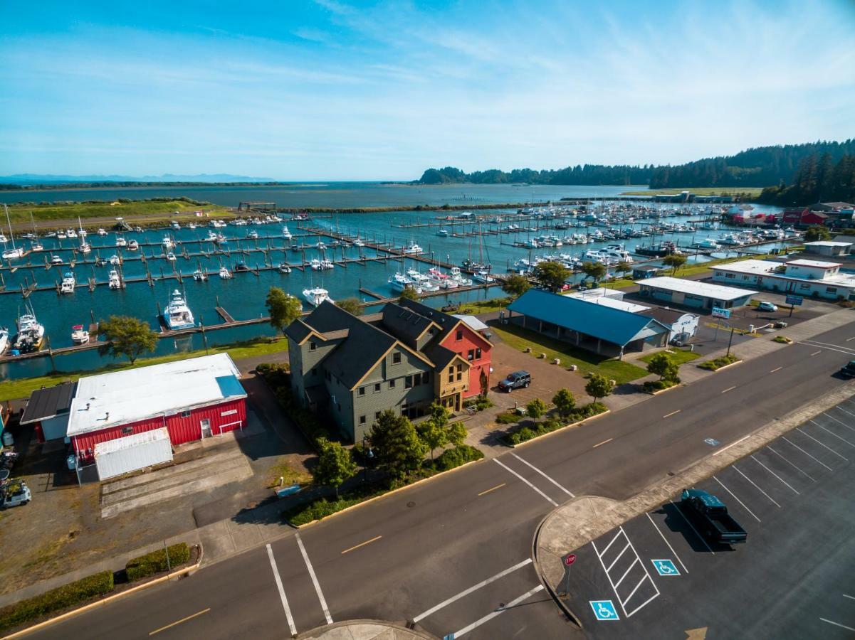 At The Helm Hotel Ilwaco エクステリア 写真