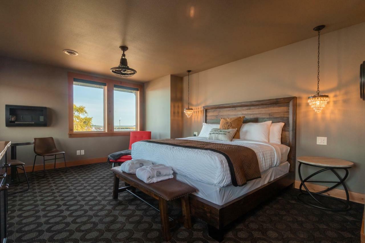At The Helm Hotel Ilwaco 部屋 写真