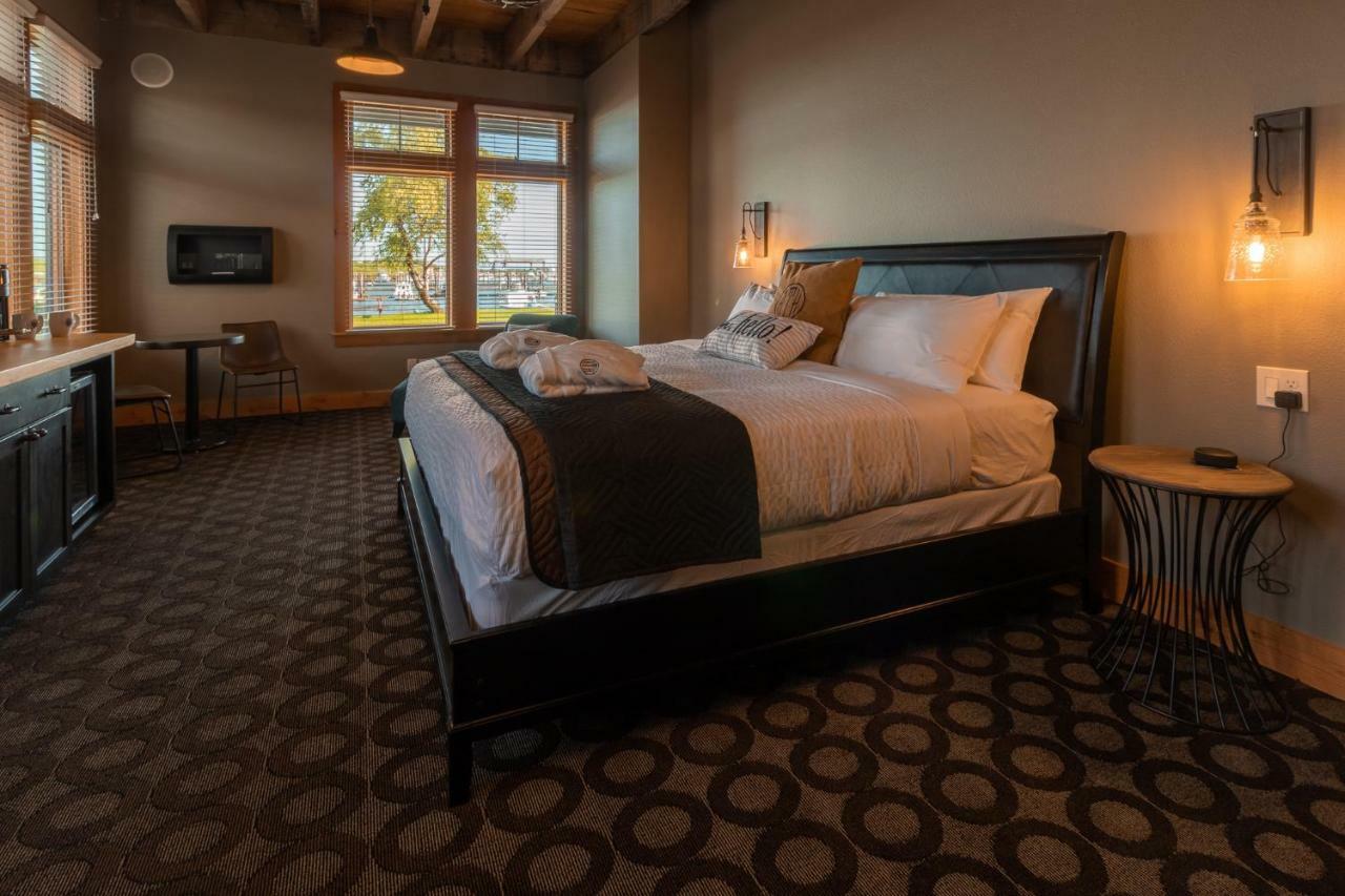 At The Helm Hotel Ilwaco 部屋 写真